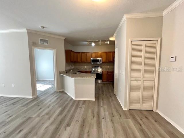 Image 10 of 100 For 6125 Metrowest Boulevard 102