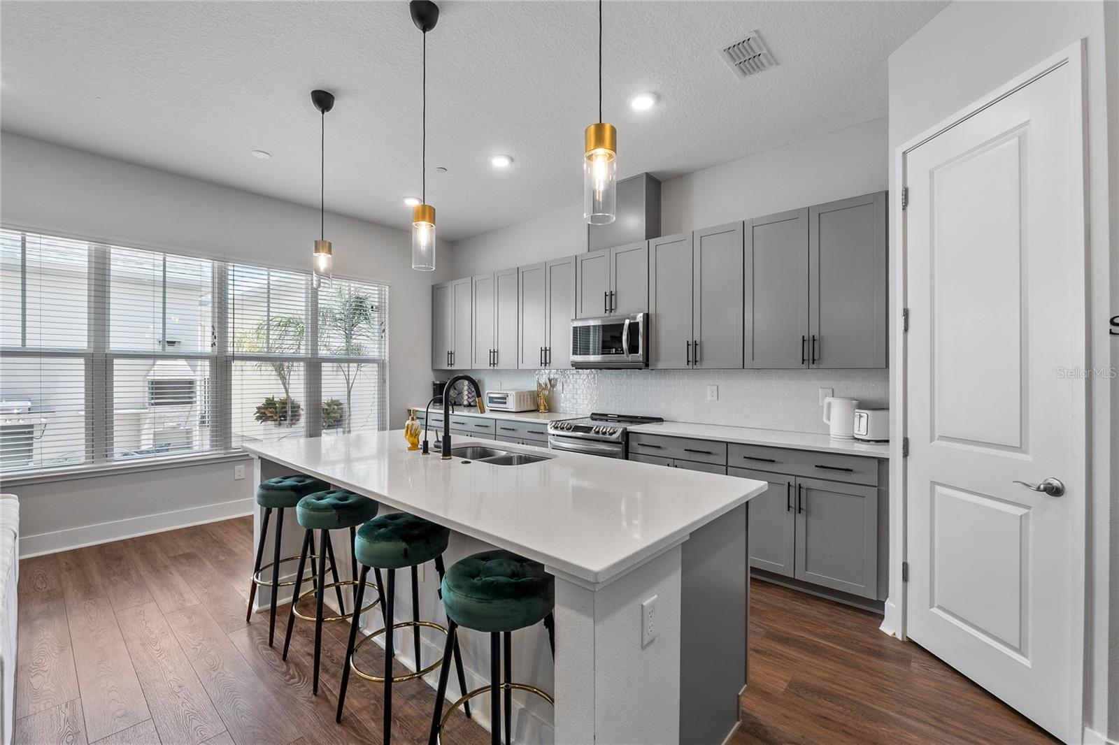 Image 13 of 49 For 8427 Modiano Street