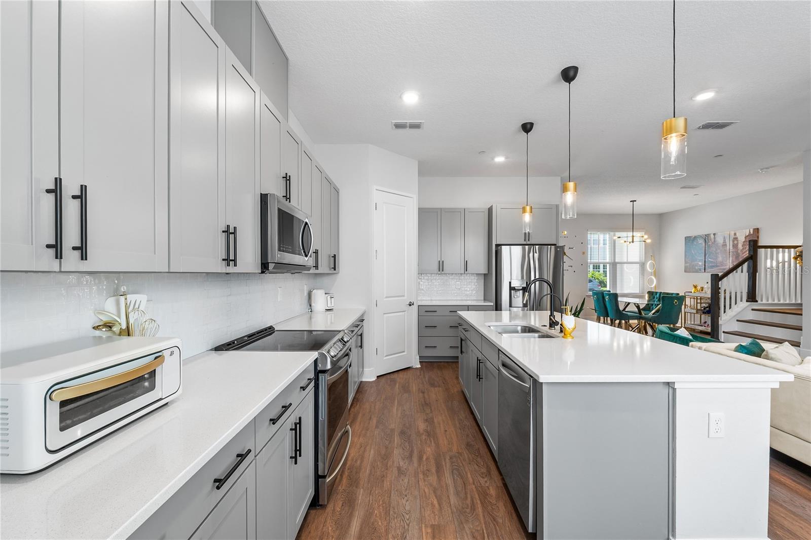Image 14 of 49 For 8427 Modiano Street