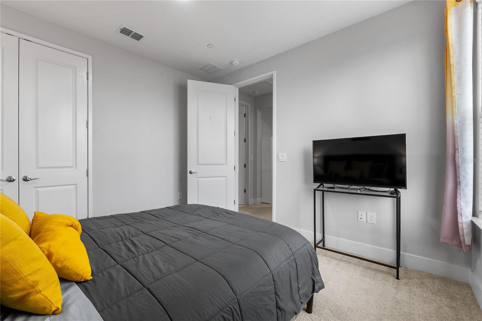 Image 31 of 49 For 8427 Modiano Street