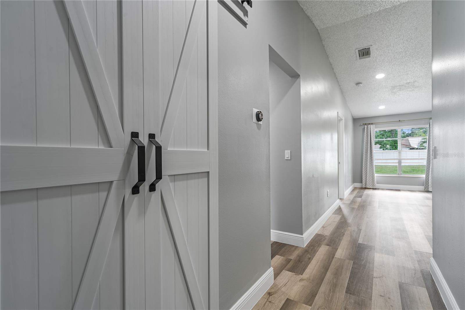 Image 4 of 22 For 1184 Calanda Avenue