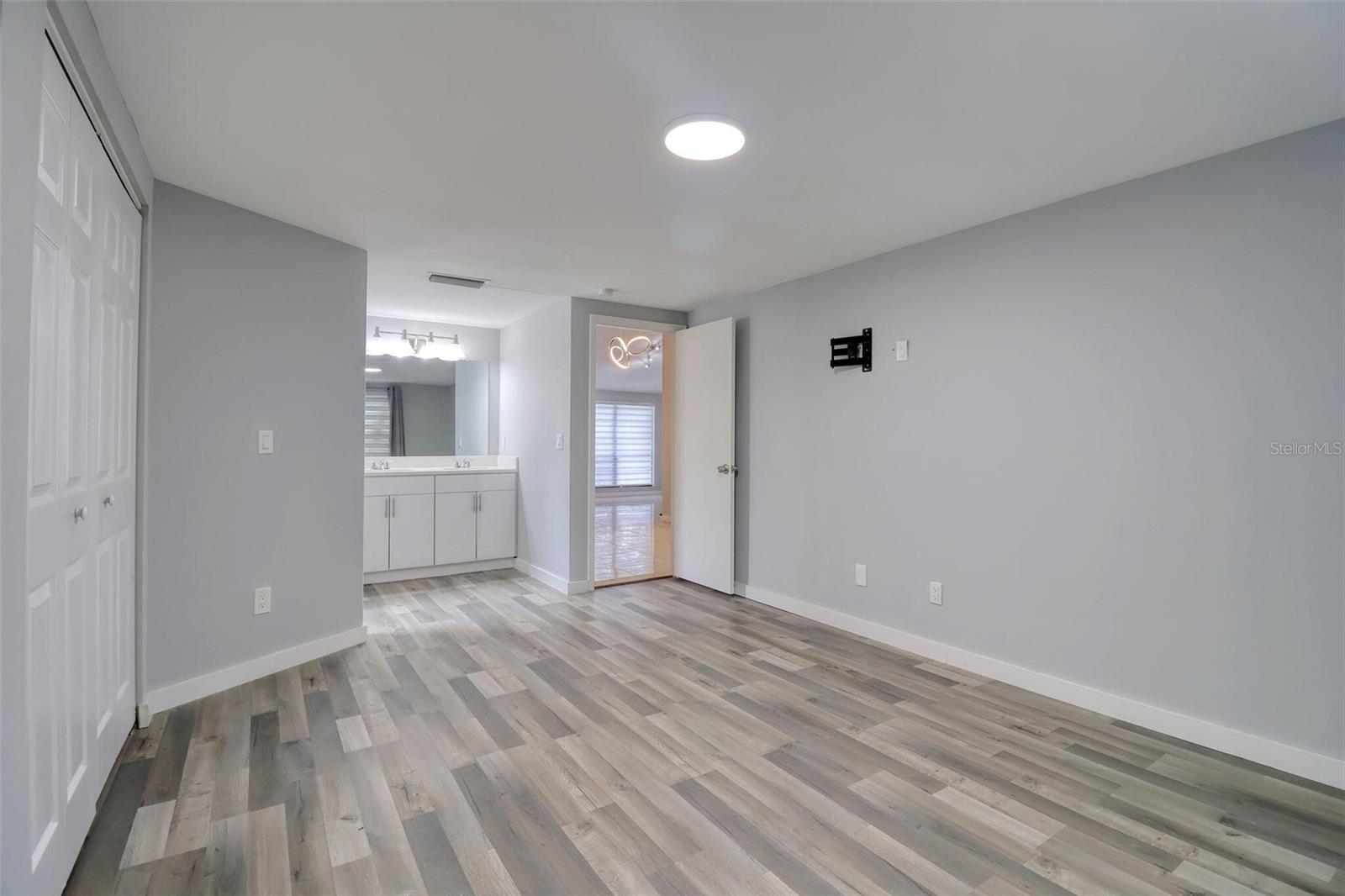Image 17 of 39 For 9516 Woodborough Court