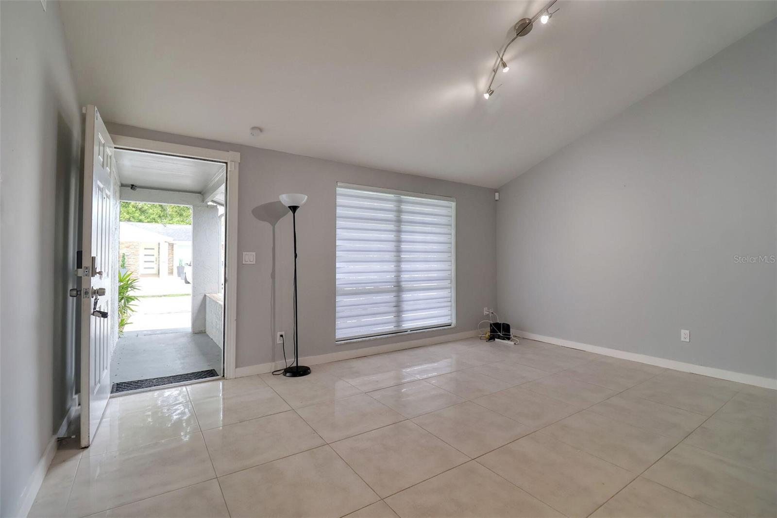 Image 9 of 39 For 9516 Woodborough Court