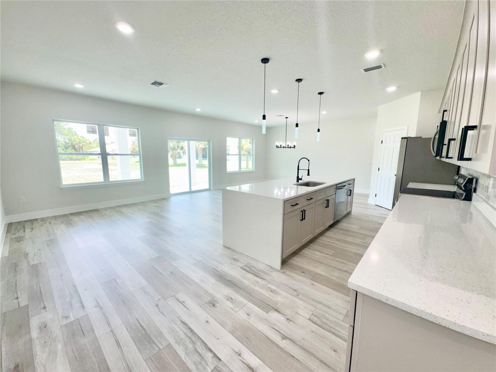 Image 18 of 60 For 308 Franzing Street Sw