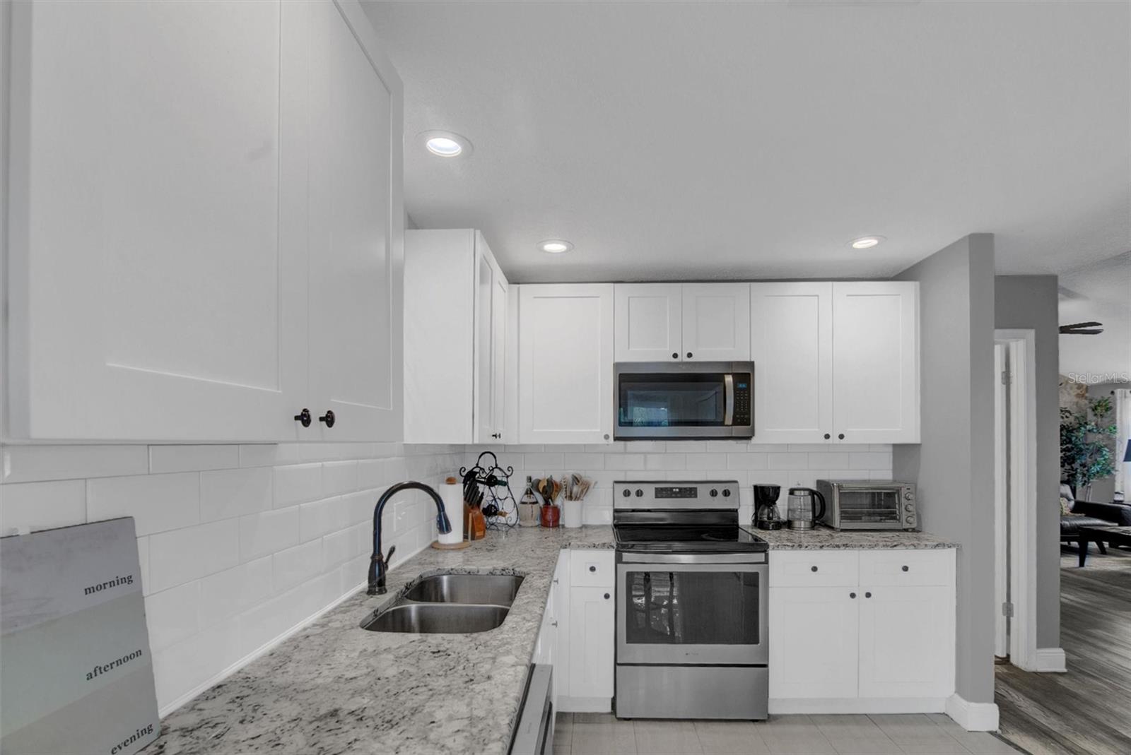 Image 7 of 54 For 503 Portland Circle