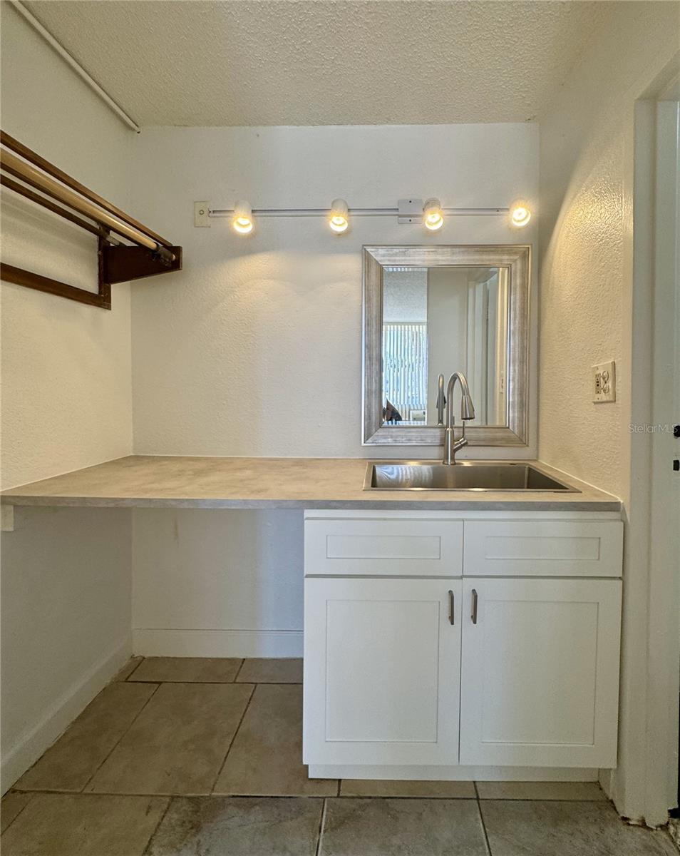 Image 6 of 16 For 7900 Orange Blossom Trail 1010