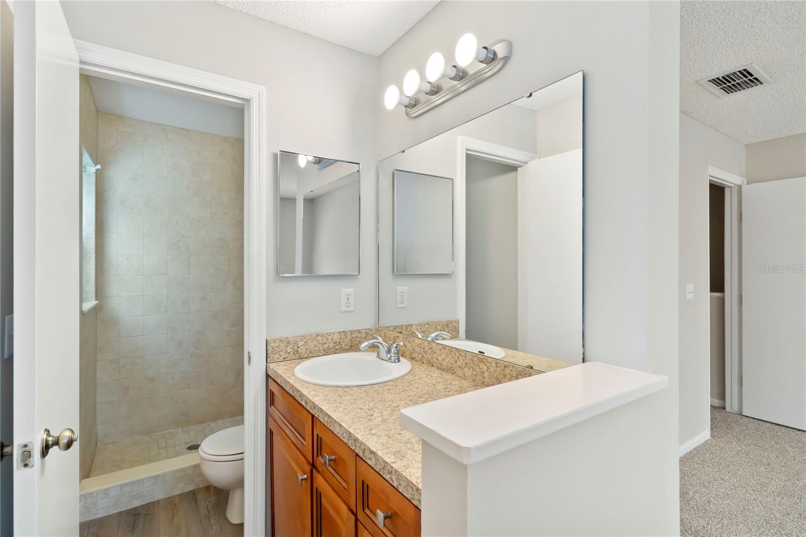 Image 17 of 28 For 4447 Brook Hollow Circle