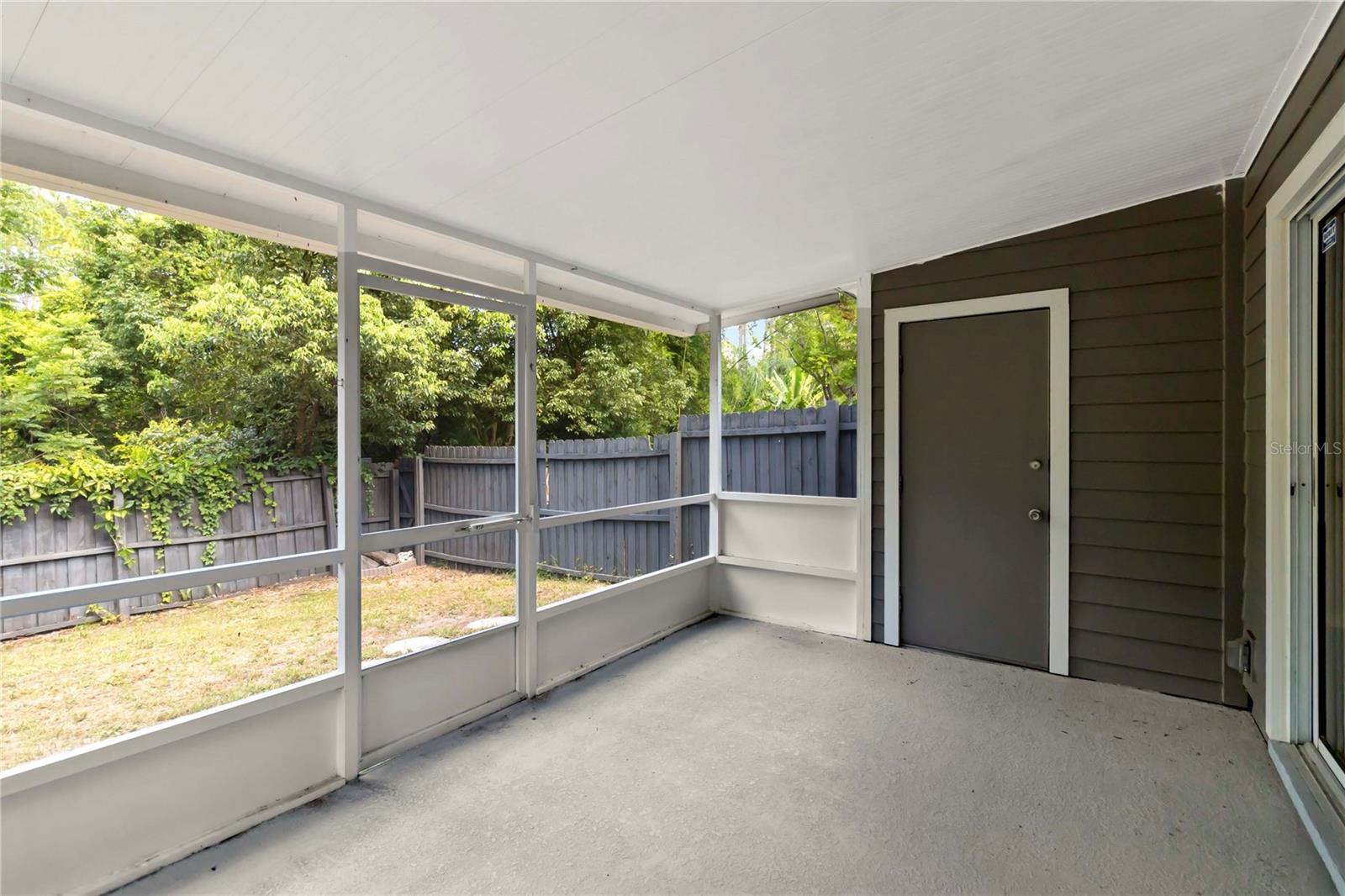 Image 24 of 28 For 4447 Brook Hollow Circle