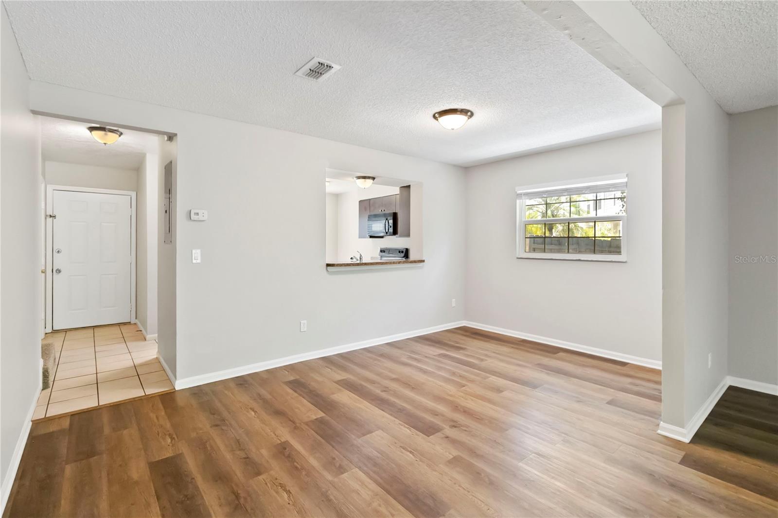 Image 4 of 28 For 4447 Brook Hollow Circle