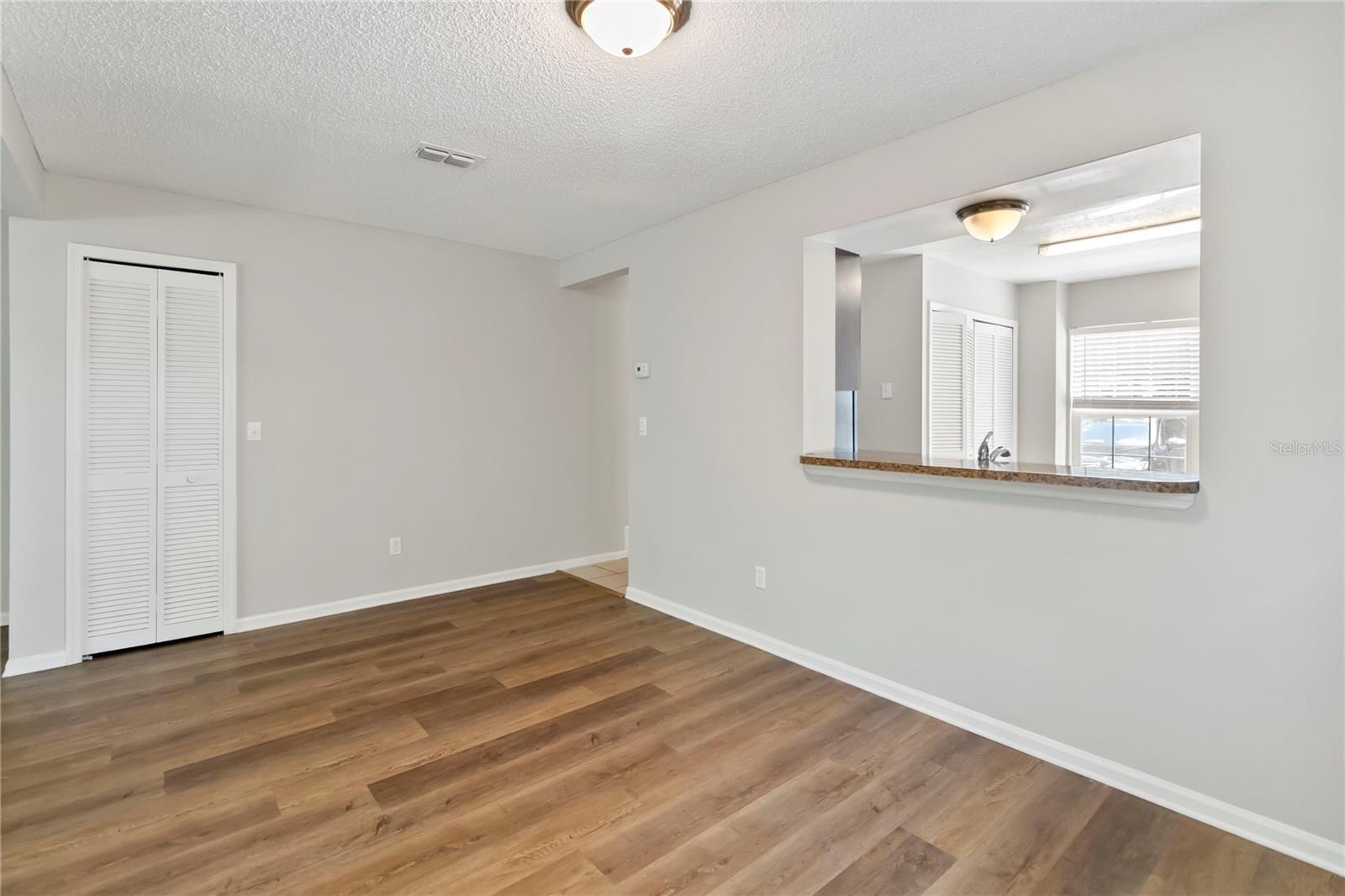 Image 6 of 28 For 4447 Brook Hollow Circle