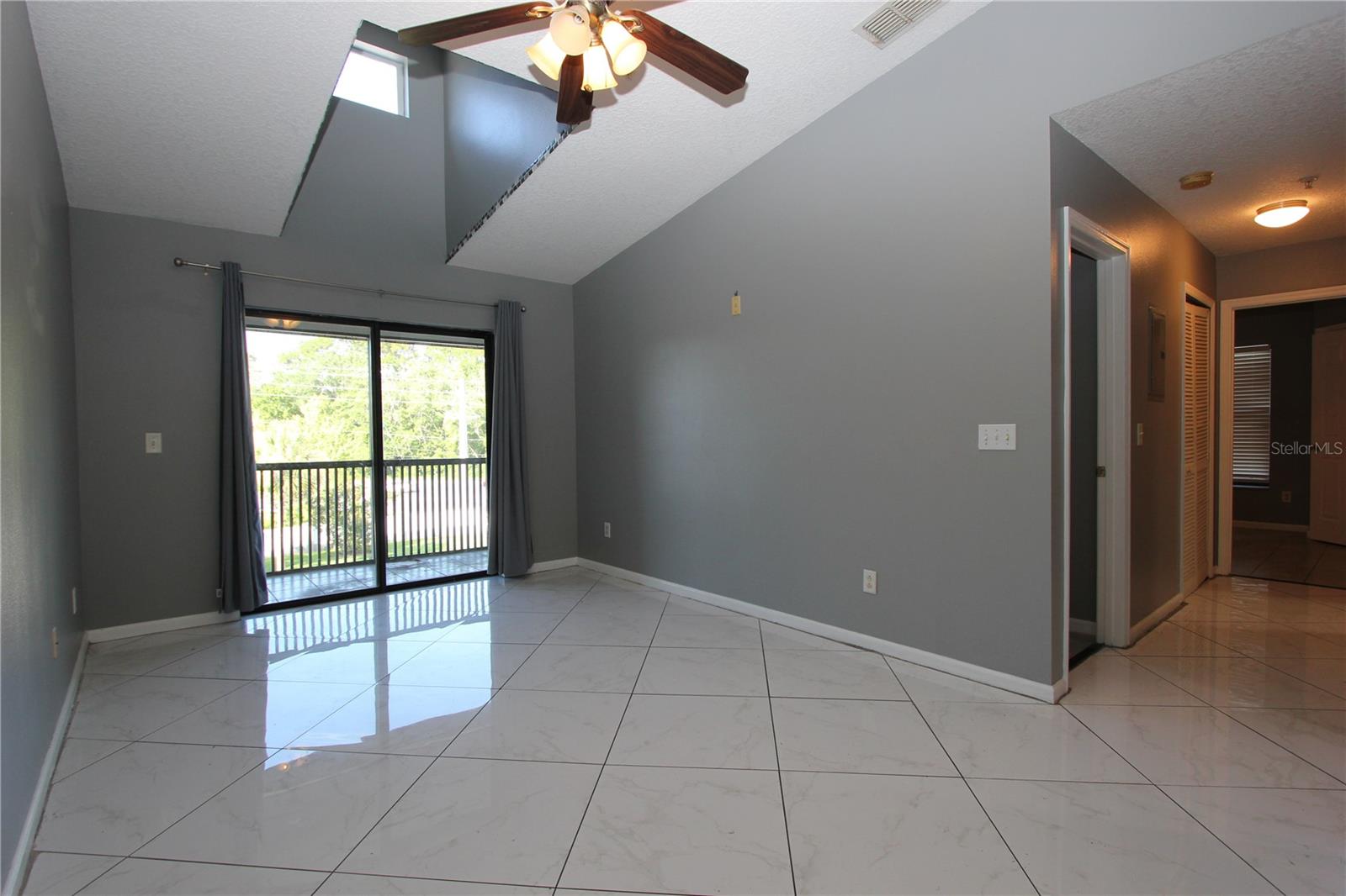 Image 3 of 19 For 1131 Pine Ridge Circle 1