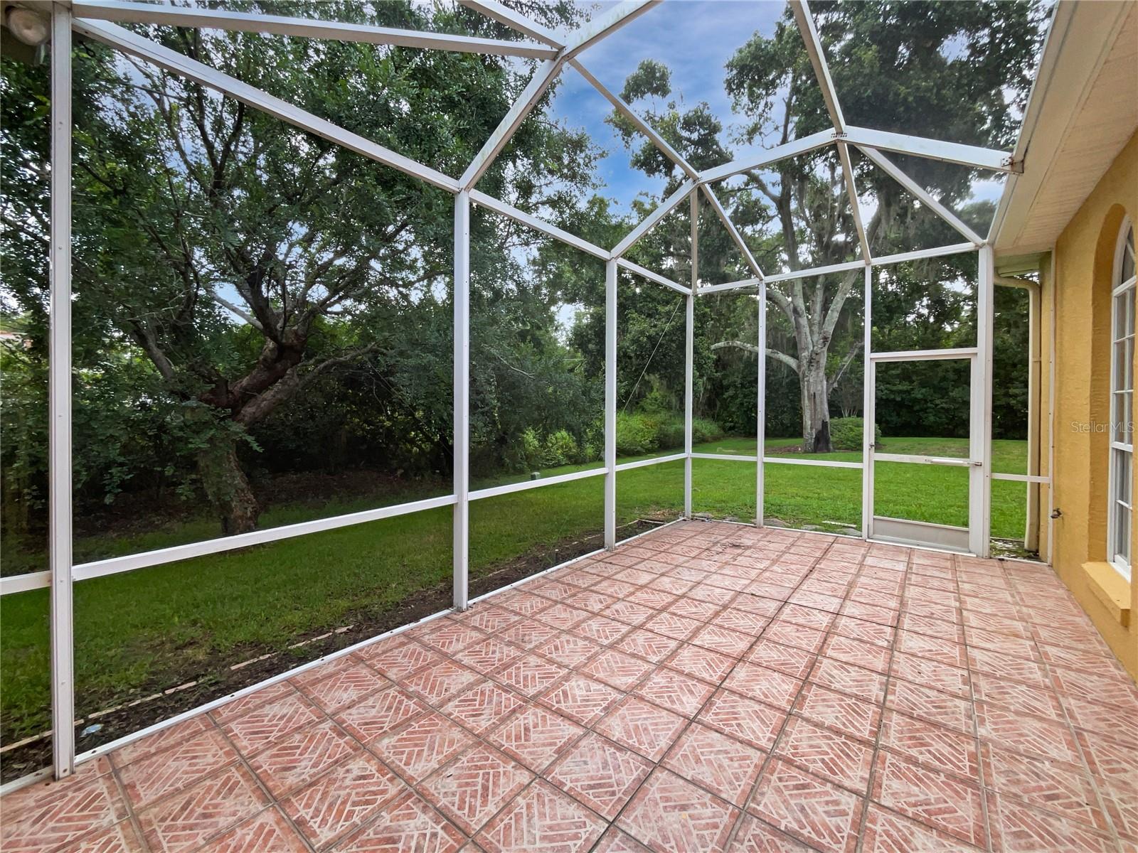 Image 18 of 22 For 109 Greentree Lane