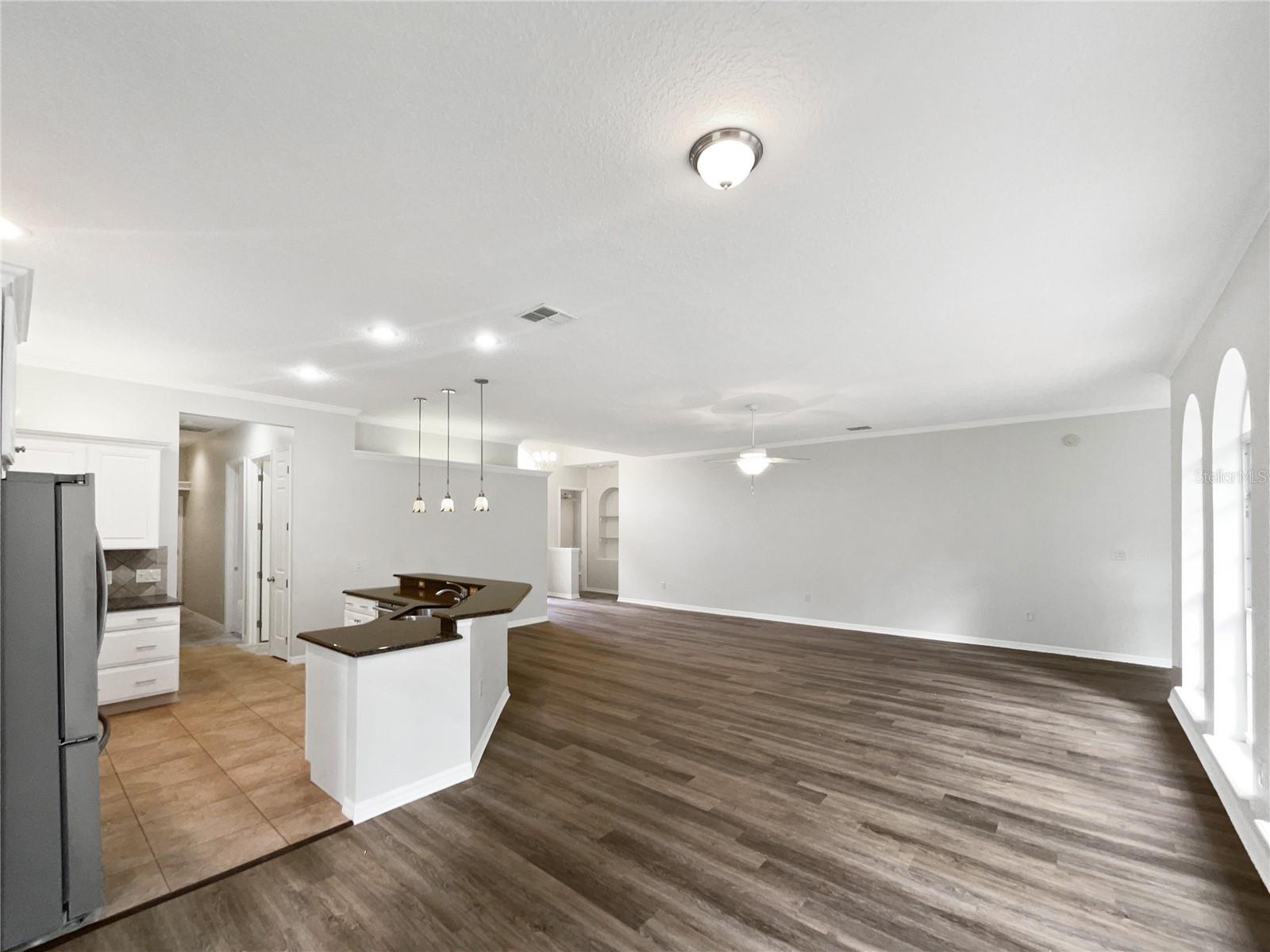 Image 4 of 22 For 109 Greentree Lane