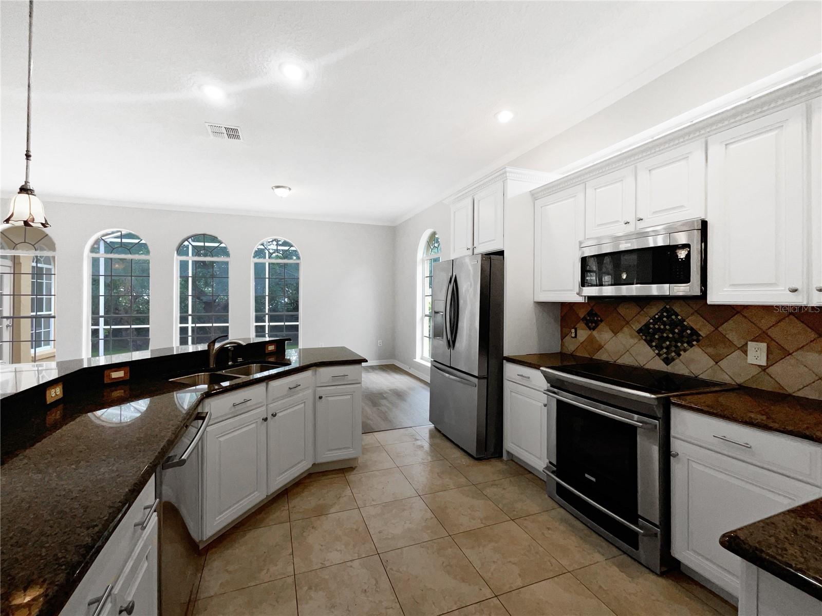Image 5 of 22 For 109 Greentree Lane