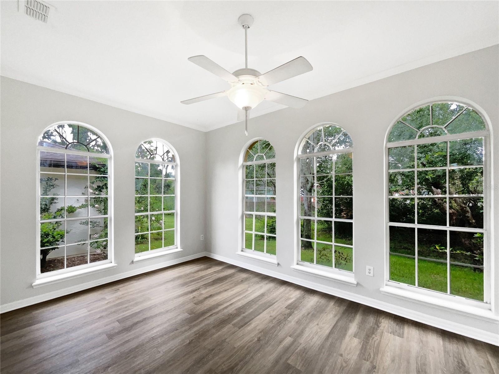 Image 7 of 22 For 109 Greentree Lane