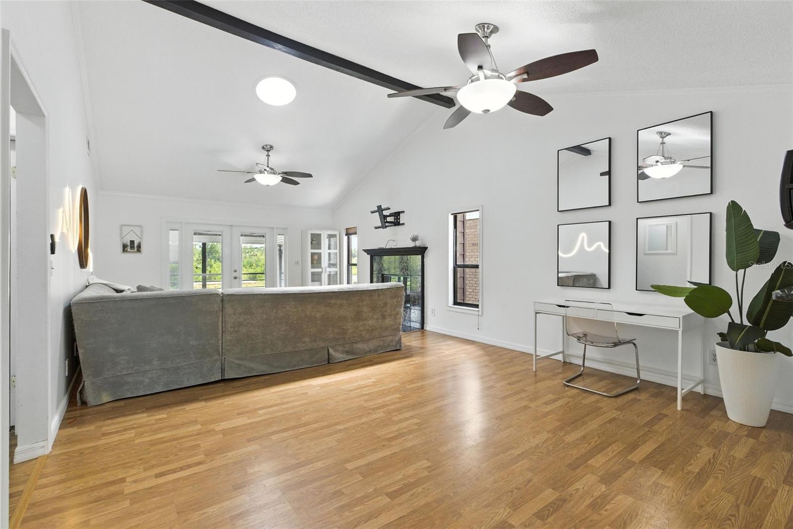 Image 12 of 41 For 563 Belltower Avenue 240