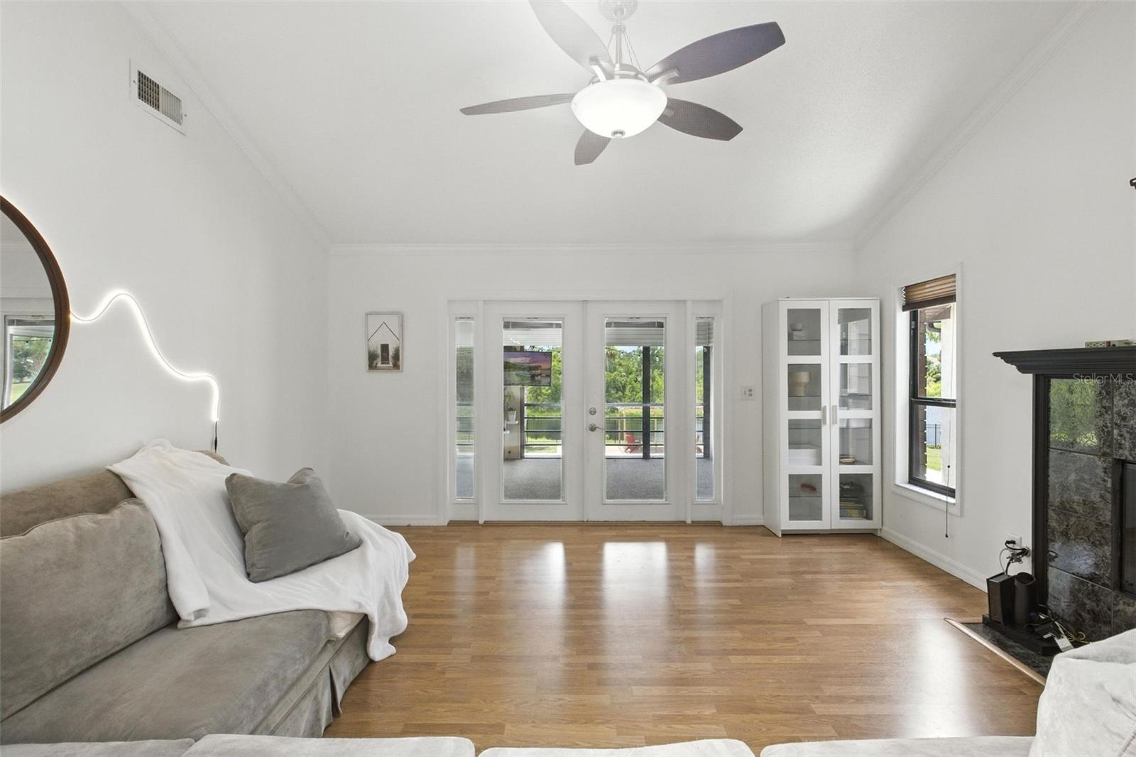 Image 14 of 41 For 563 Belltower Avenue 240