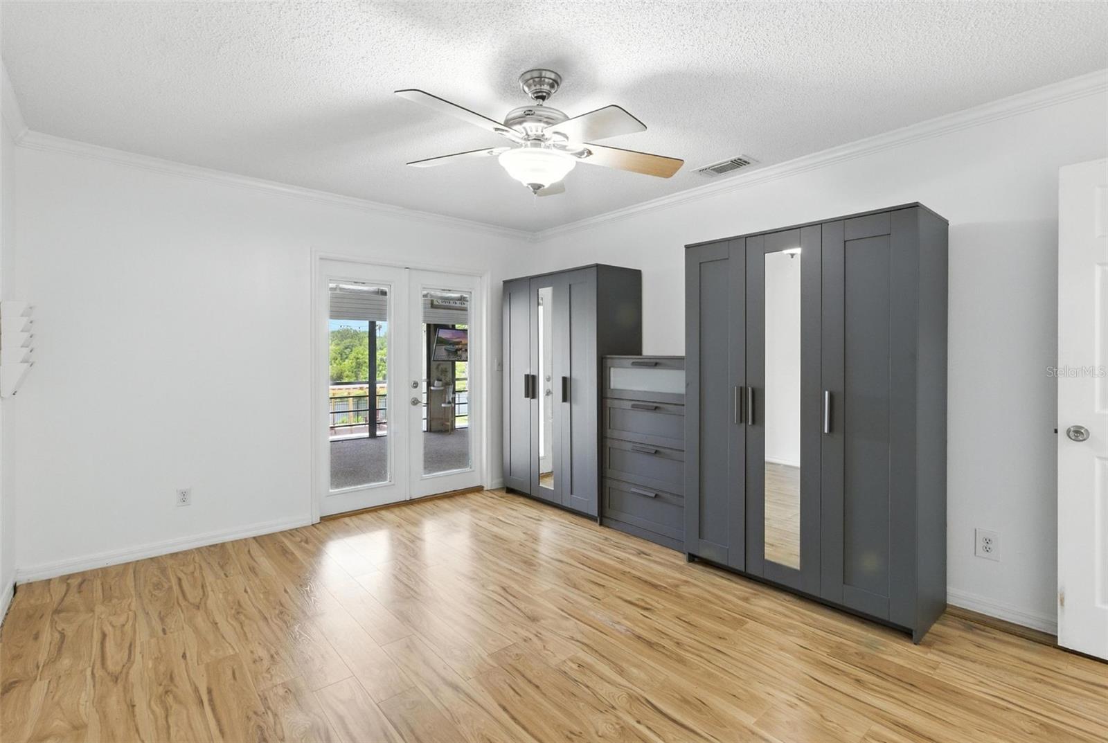 Image 19 of 41 For 563 Belltower Avenue 240