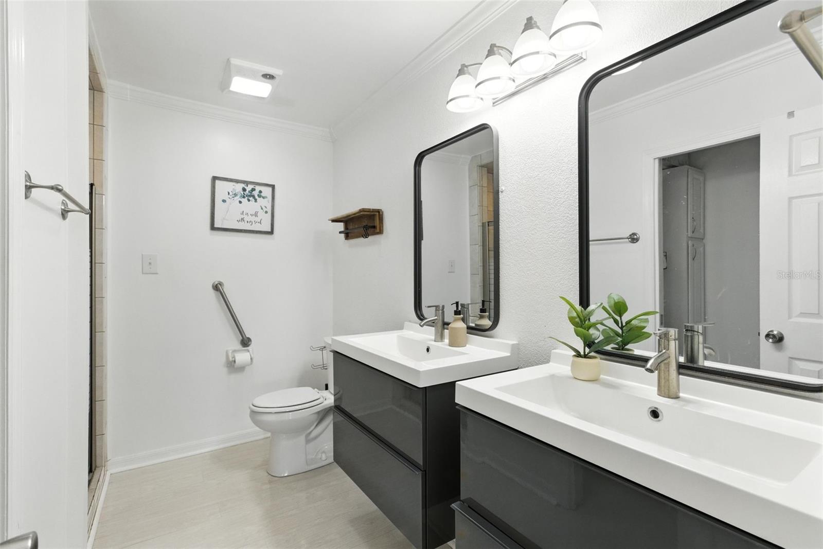 Image 21 of 41 For 563 Belltower Avenue 240