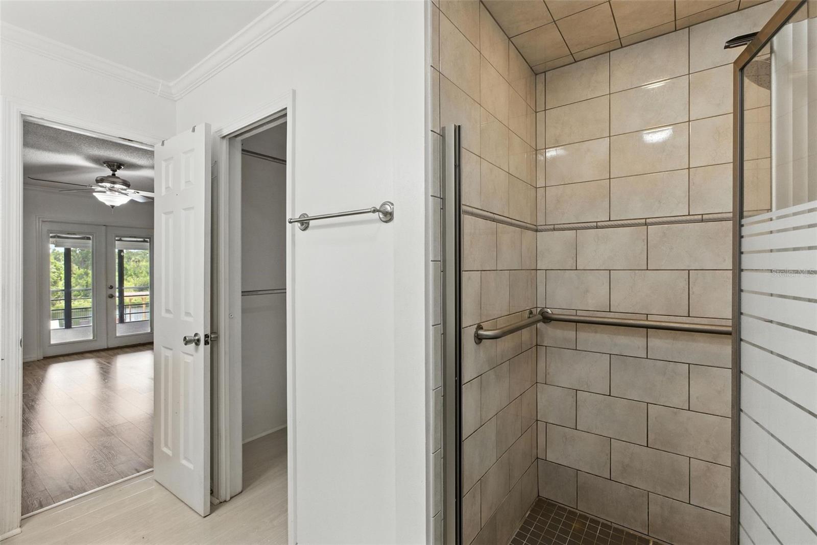 Image 23 of 41 For 563 Belltower Avenue 240