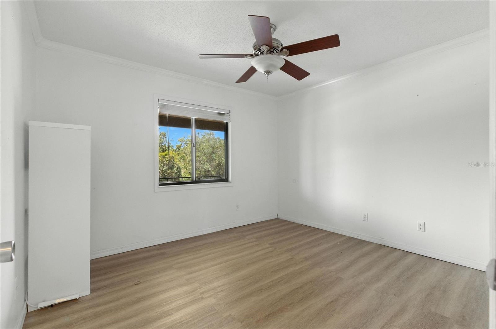 Image 24 of 41 For 563 Belltower Avenue 240