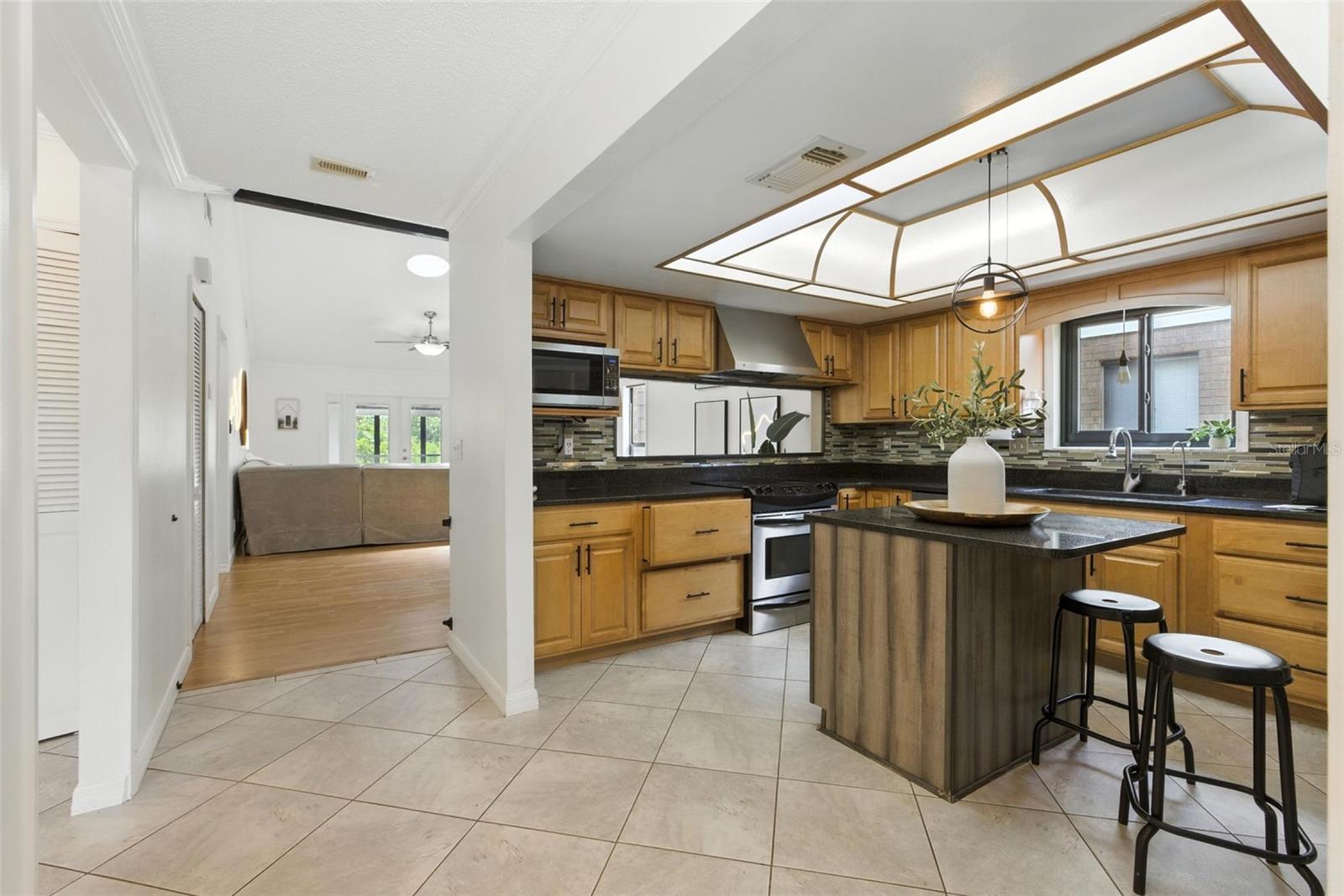 Image 6 of 41 For 563 Belltower Avenue 240