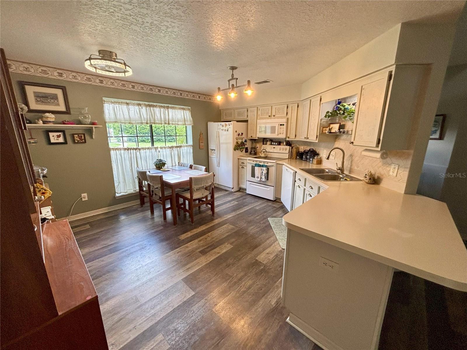 Image 10 of 29 For 660 Neile Court