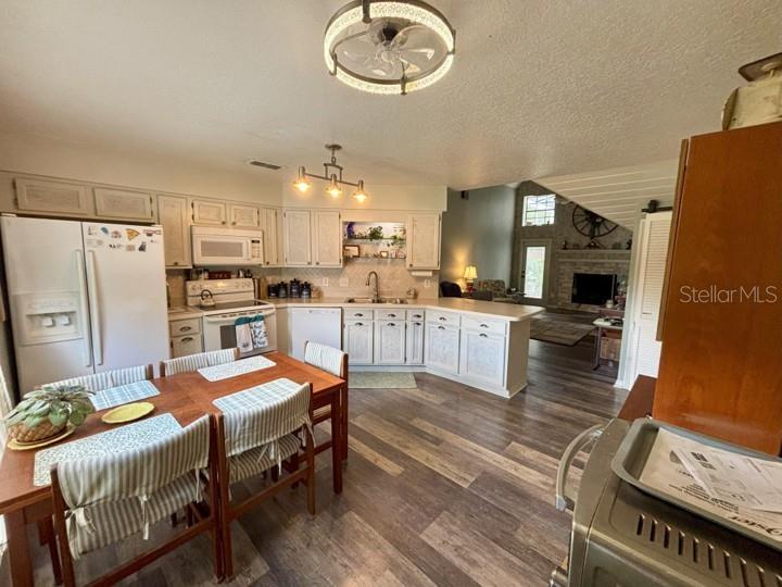Image 11 of 29 For 660 Neile Court