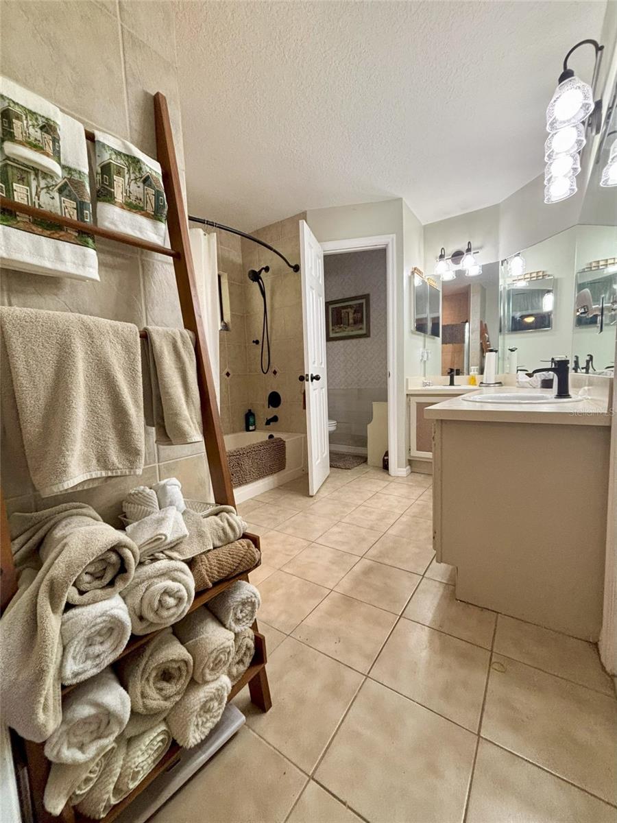Image 18 of 29 For 660 Neile Court