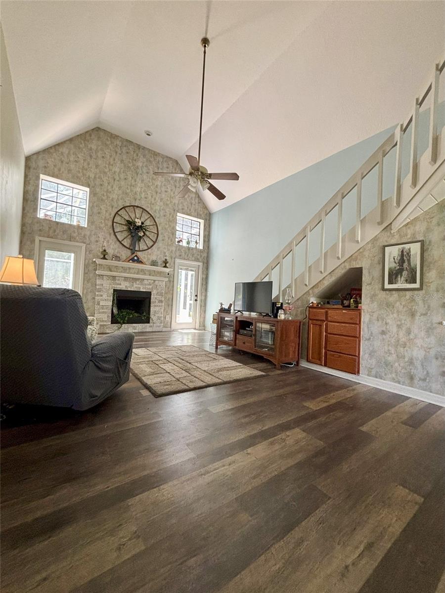Image 6 of 29 For 660 Neile Court