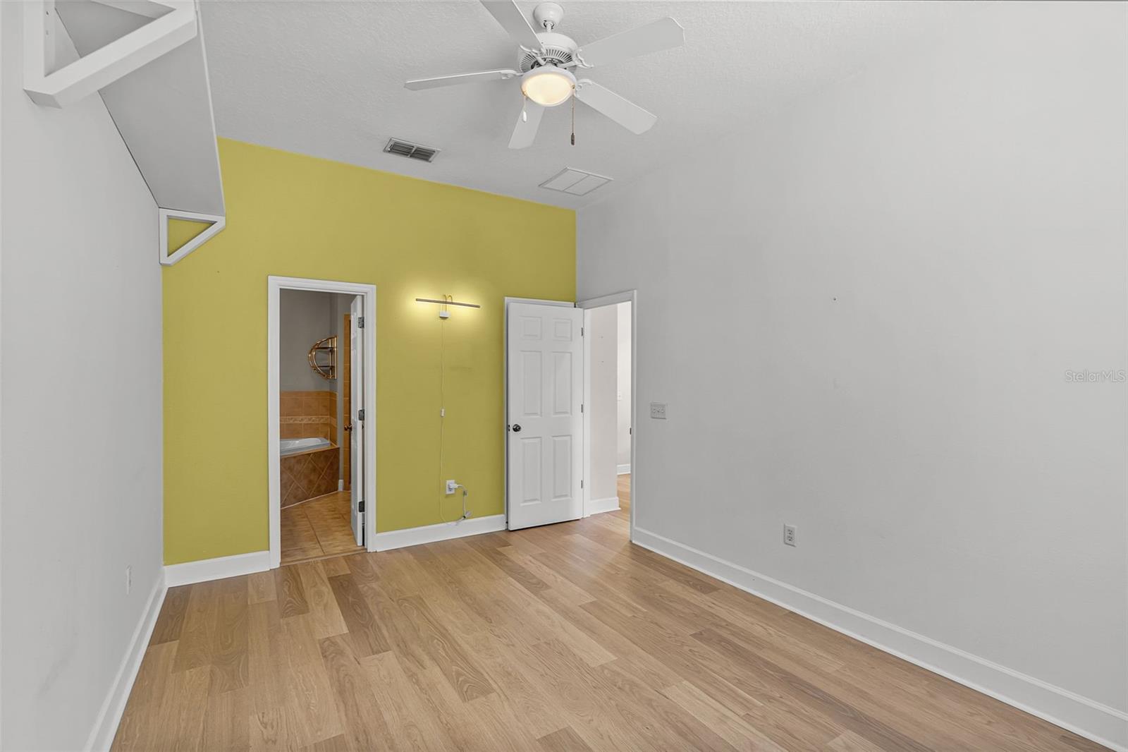 Image 10 of 25 For 336 Kaley Street