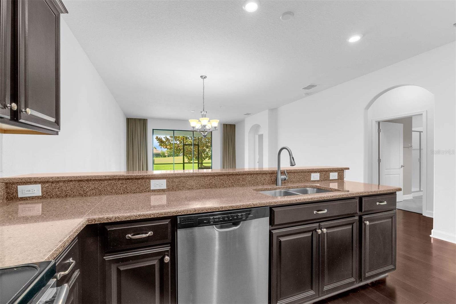 Image 7 of 47 For 8970 Azalea Sands Lane 2302