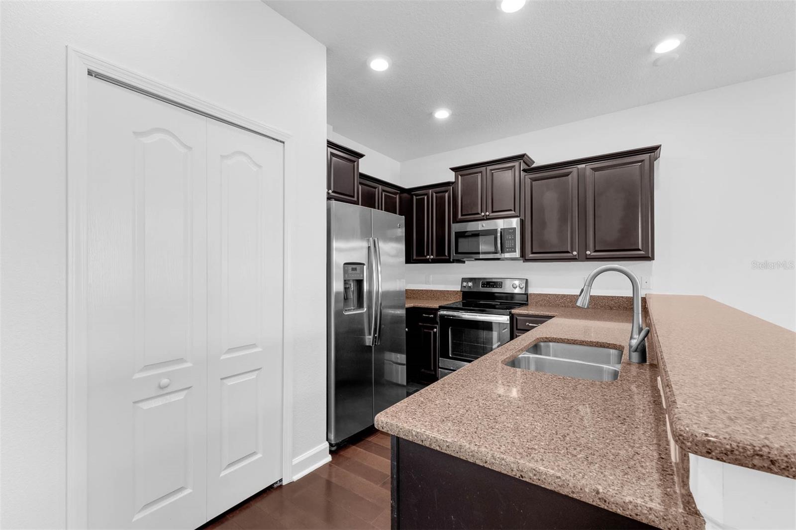 Image 8 of 47 For 8970 Azalea Sands Lane 2302