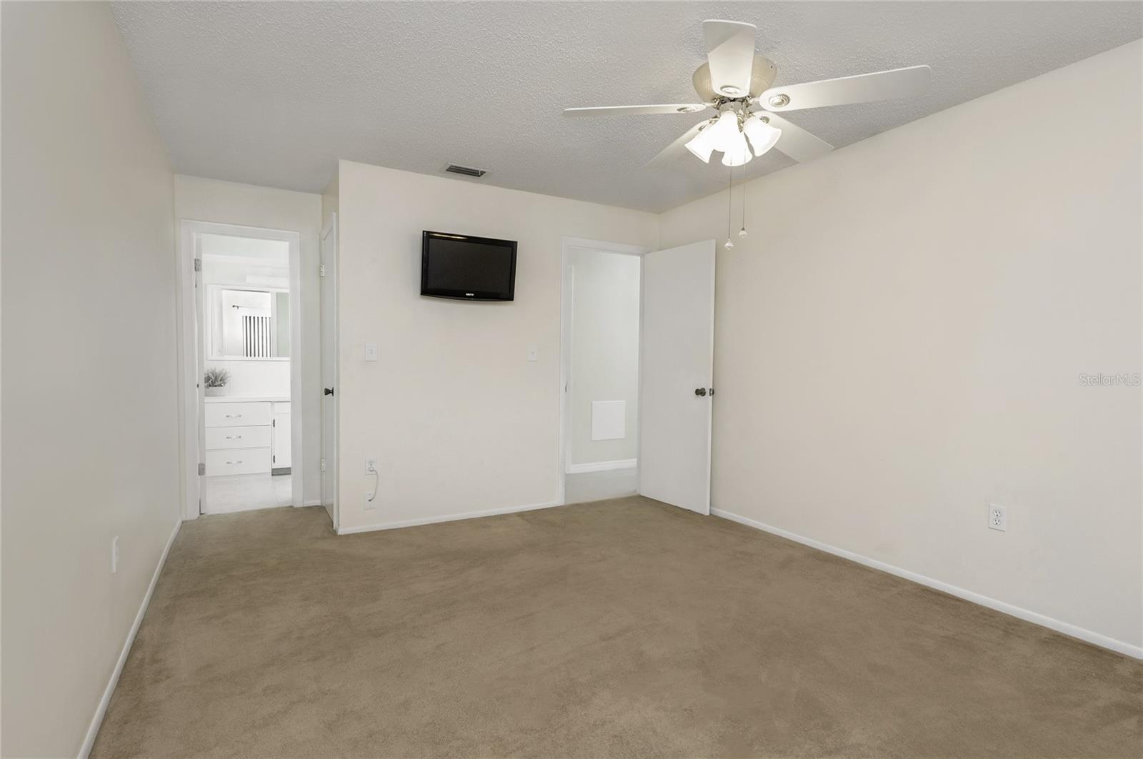 Image 16 of 28 For 544 Cascade Circle 102