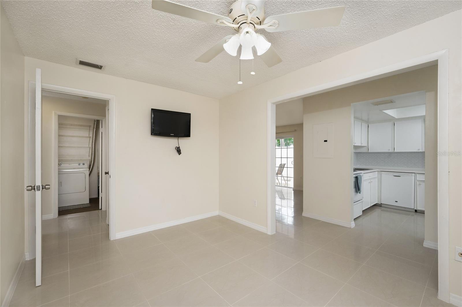 Image 5 of 28 For 544 Cascade Circle 102