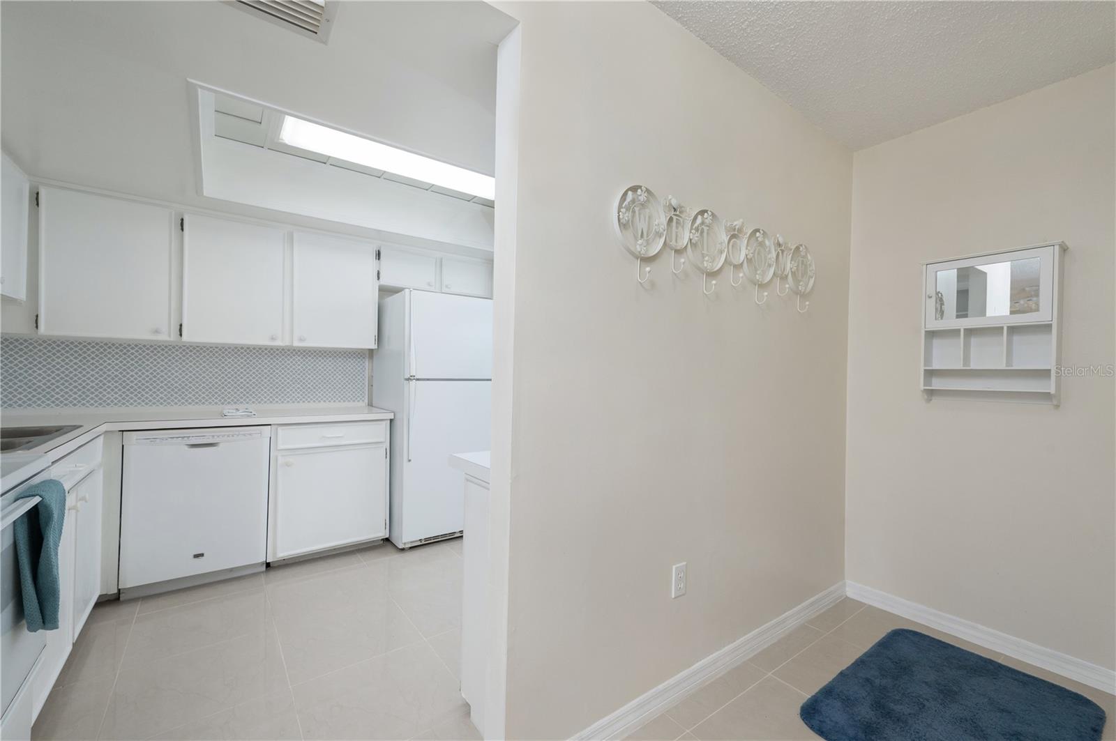 Image 7 of 28 For 544 Cascade Circle 102