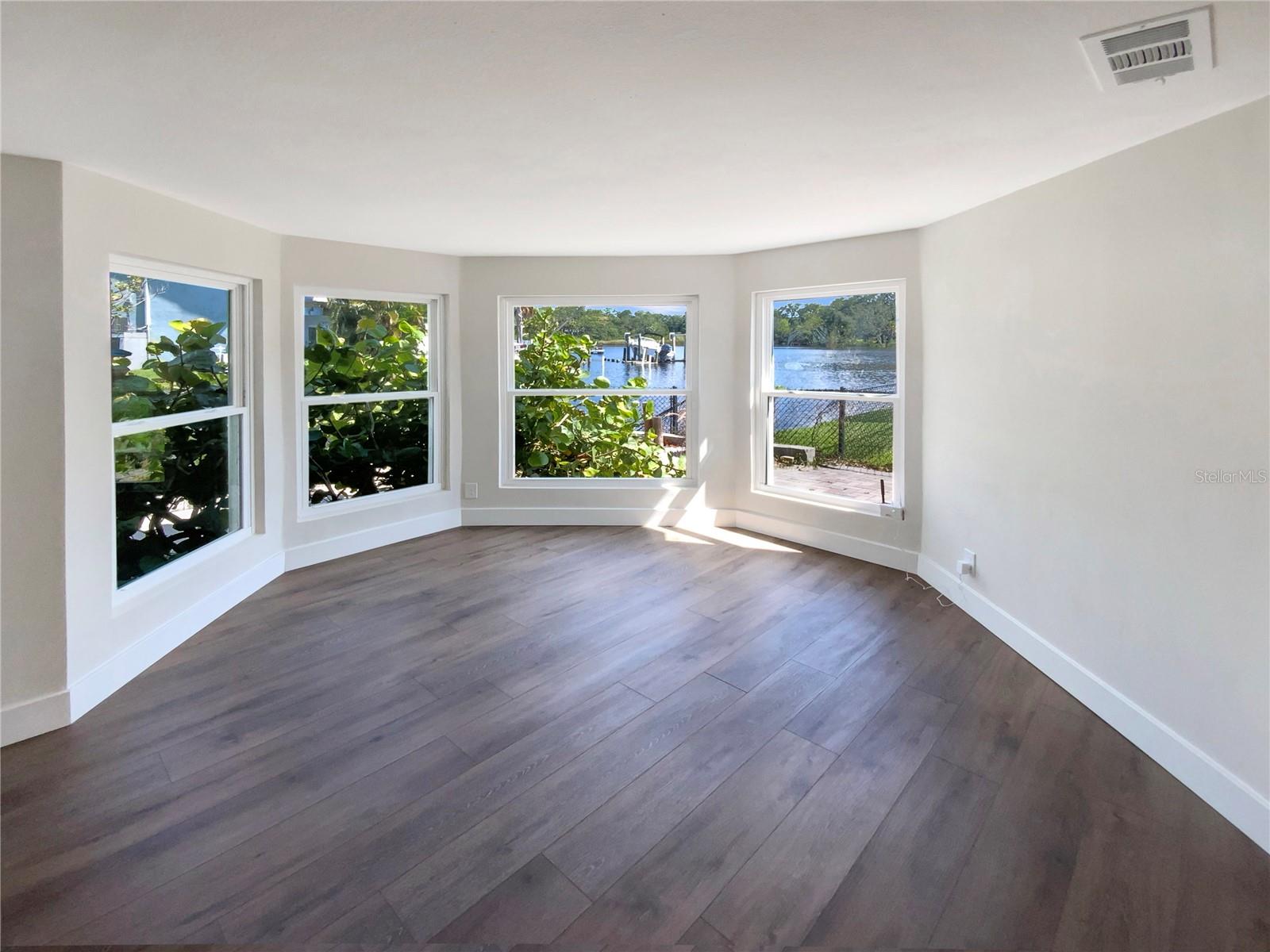 Listing photo id 16 for 5511 Drinkard Drive
