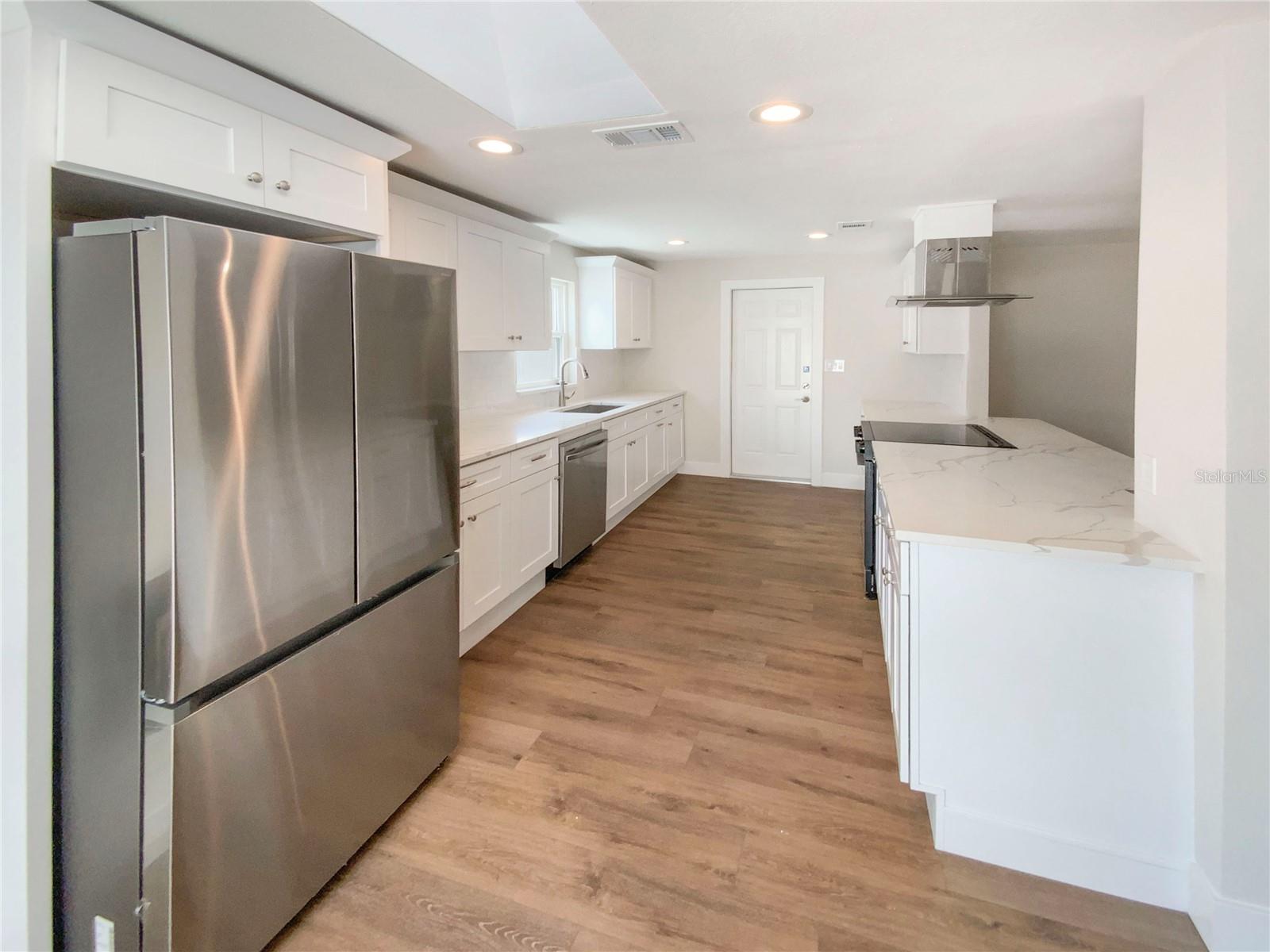Listing photo id 4 for 5511 Drinkard Drive