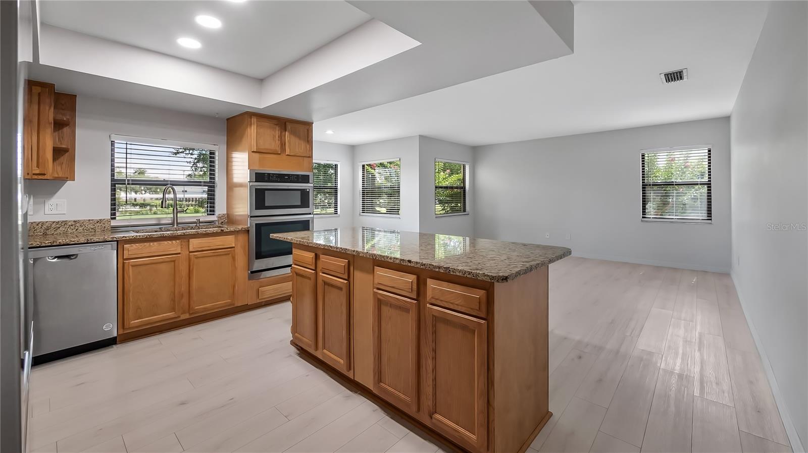 Image 11 of 50 For 7237 Woodville Crescent