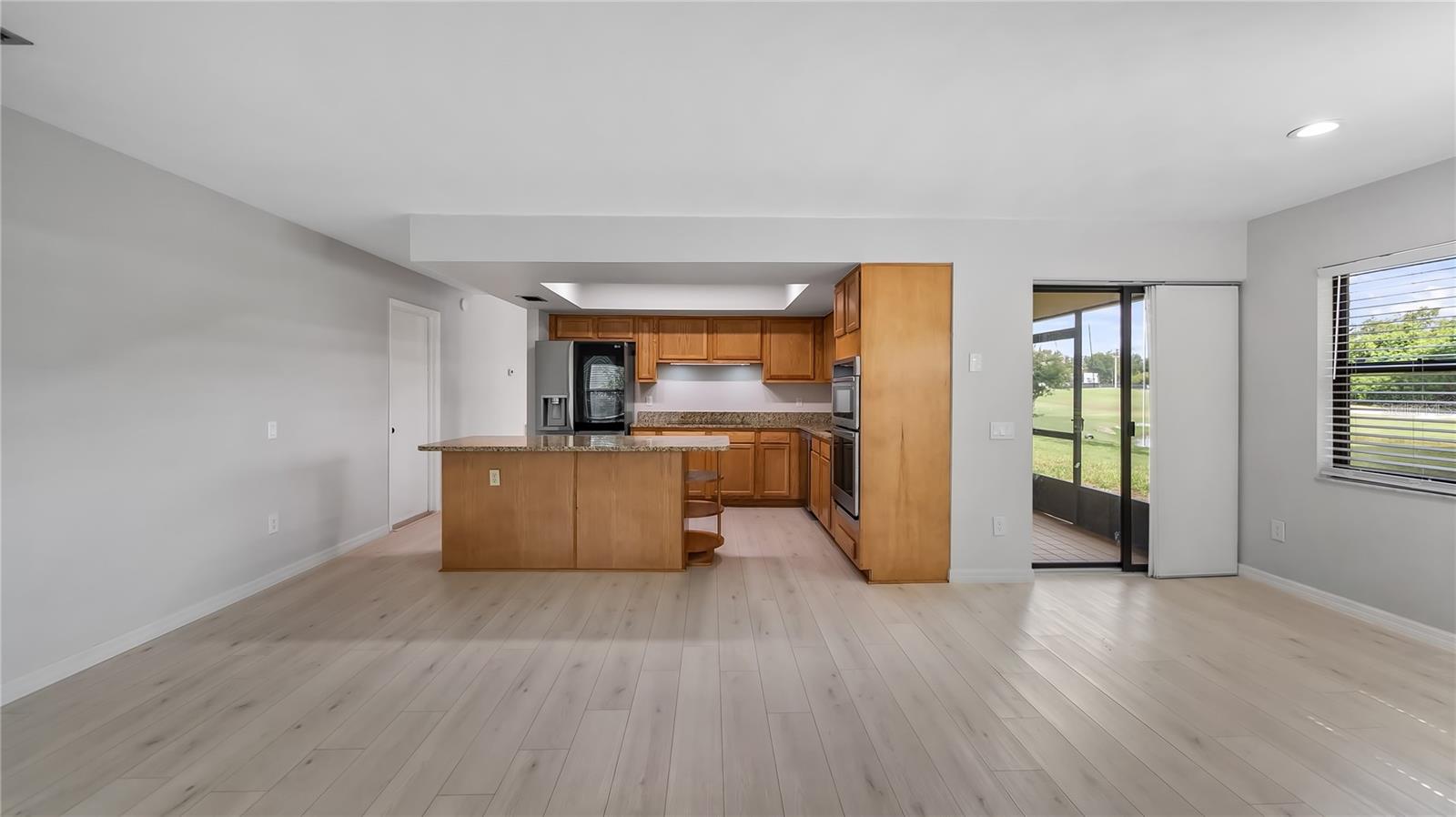 Image 14 of 50 For 7237 Woodville Crescent