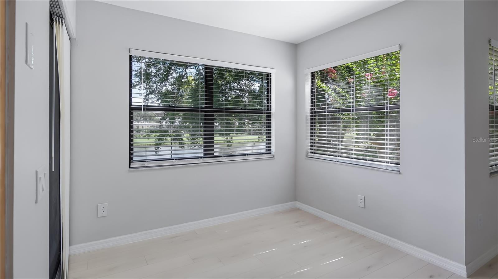 Image 15 of 50 For 7237 Woodville Crescent