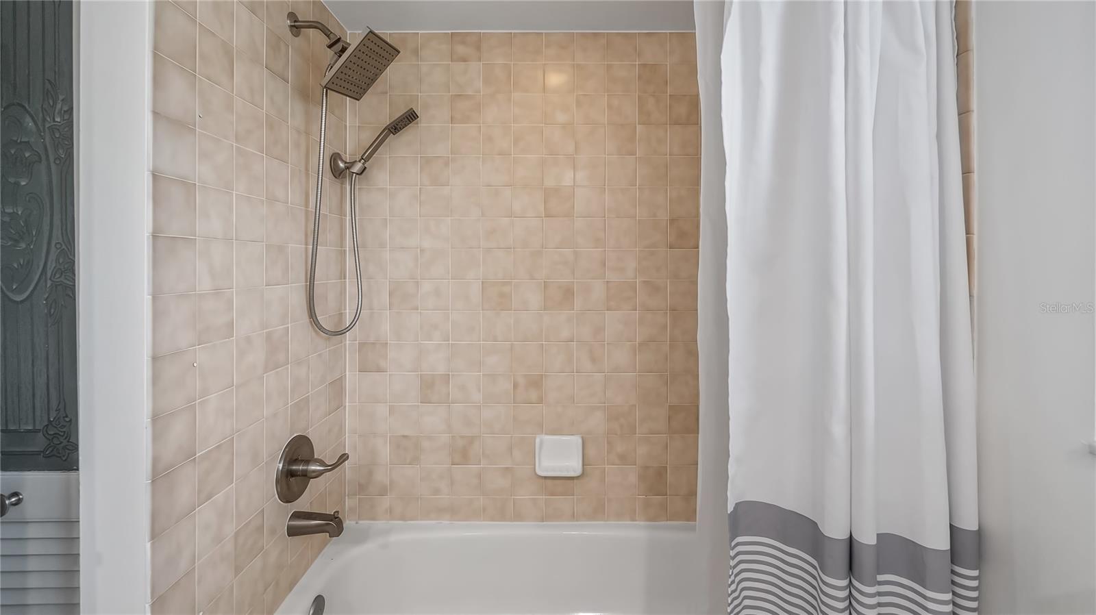 Image 33 of 50 For 7237 Woodville Crescent