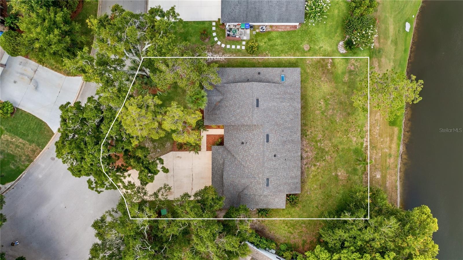 Image 41 of 50 For 7237 Woodville Crescent
