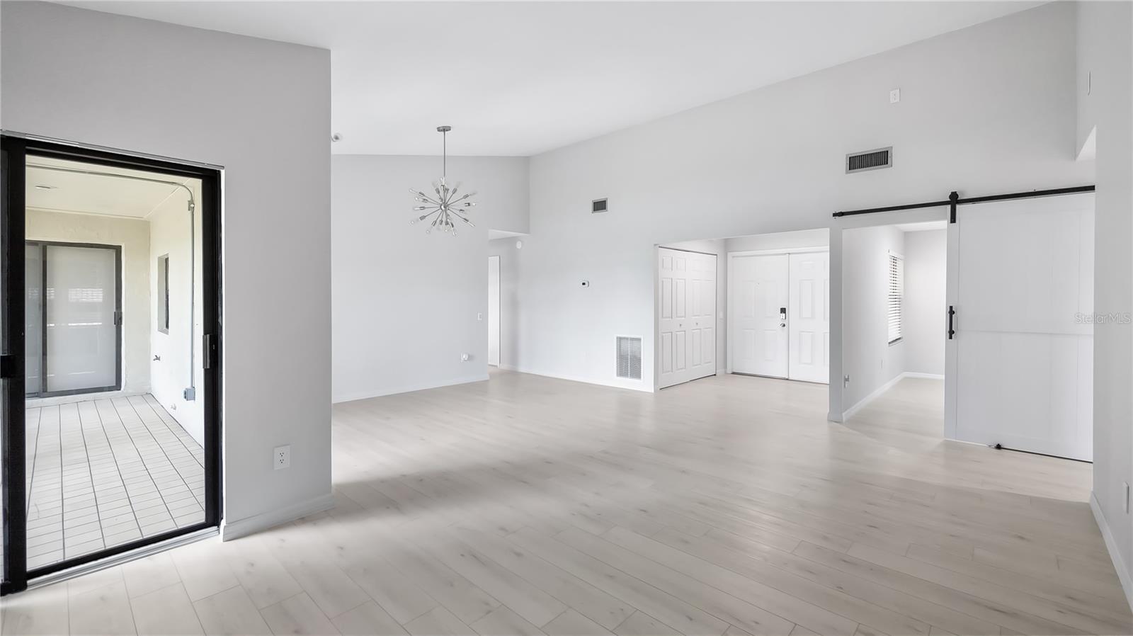 Image 5 of 50 For 7237 Woodville Crescent
