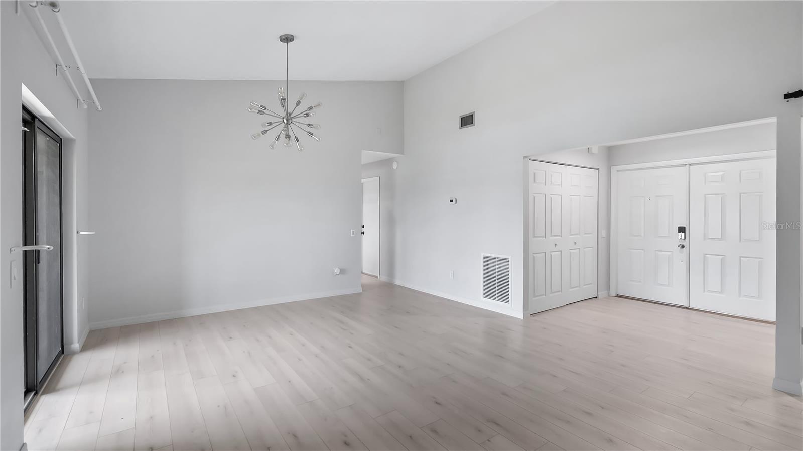 Image 6 of 50 For 7237 Woodville Crescent