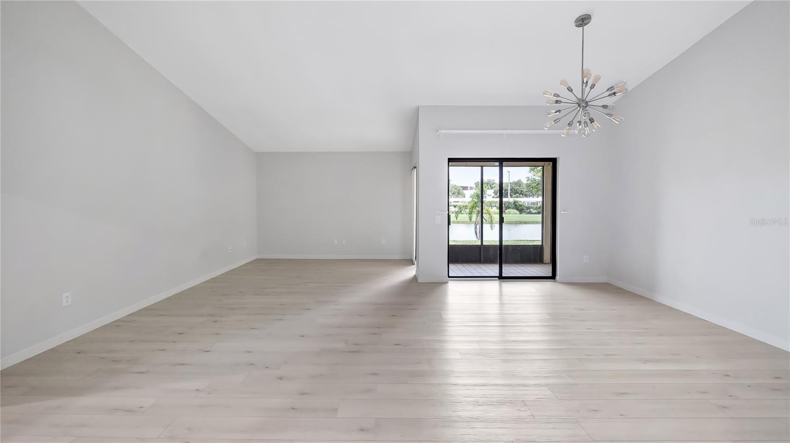 Image 7 of 50 For 7237 Woodville Crescent