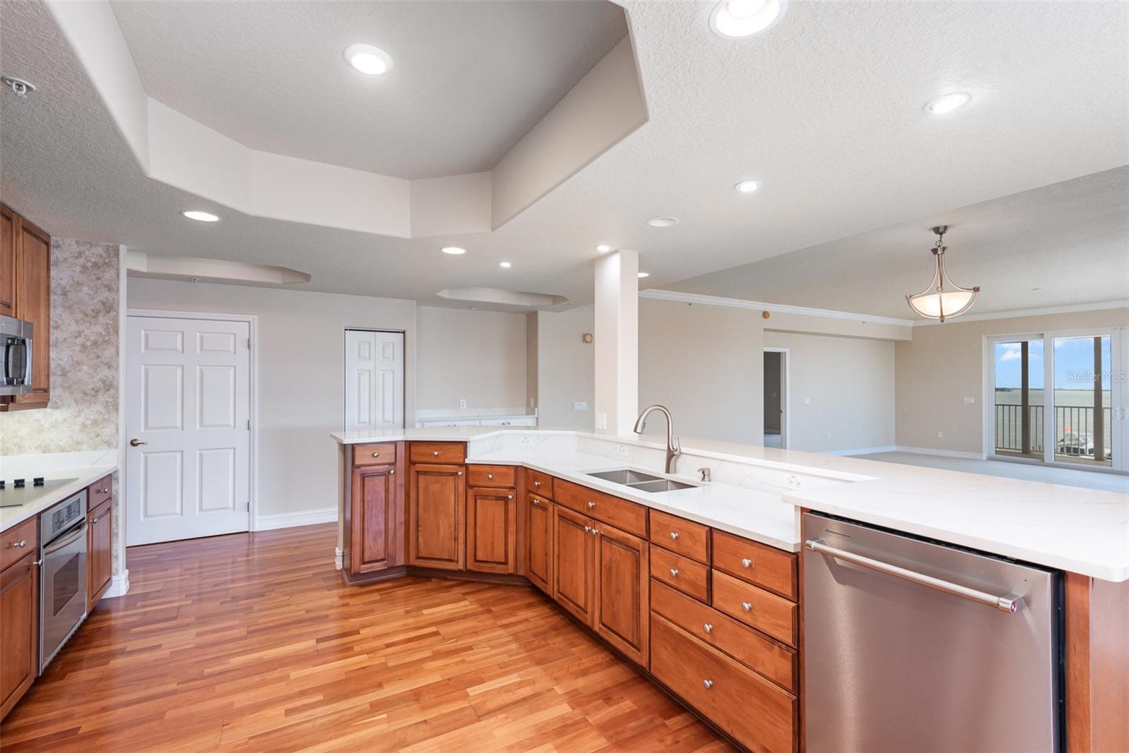 Image 7 of 23 For 93 Delannoy Avenue 405