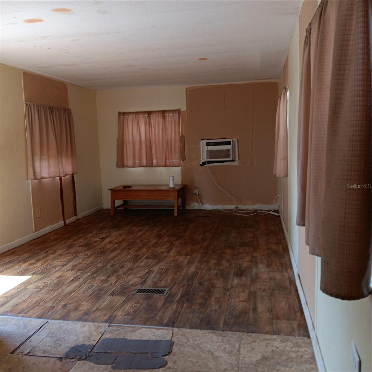 Listing photo id 9 for 4322 Van Ness Road