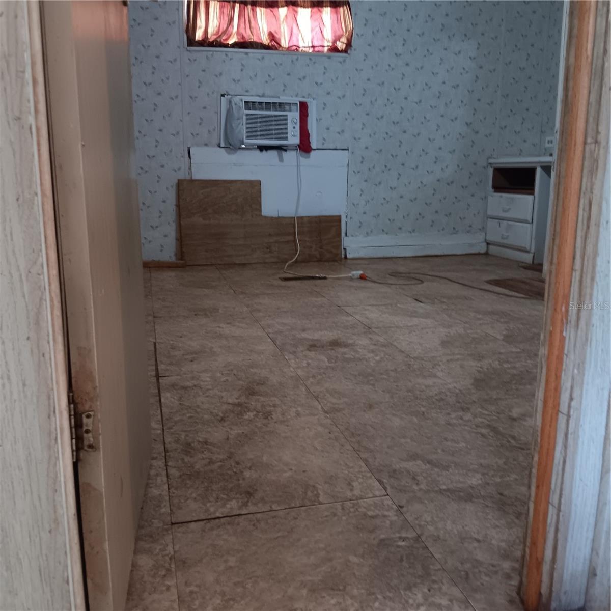 Listing photo id 14 for 4322 Van Ness Road