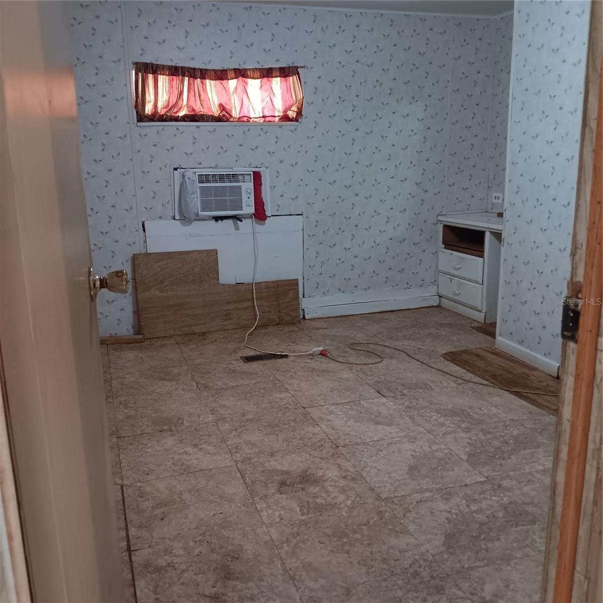Listing photo id 16 for 4322 Van Ness Road